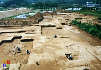 충주 조동리 선사유적 발굴 장면