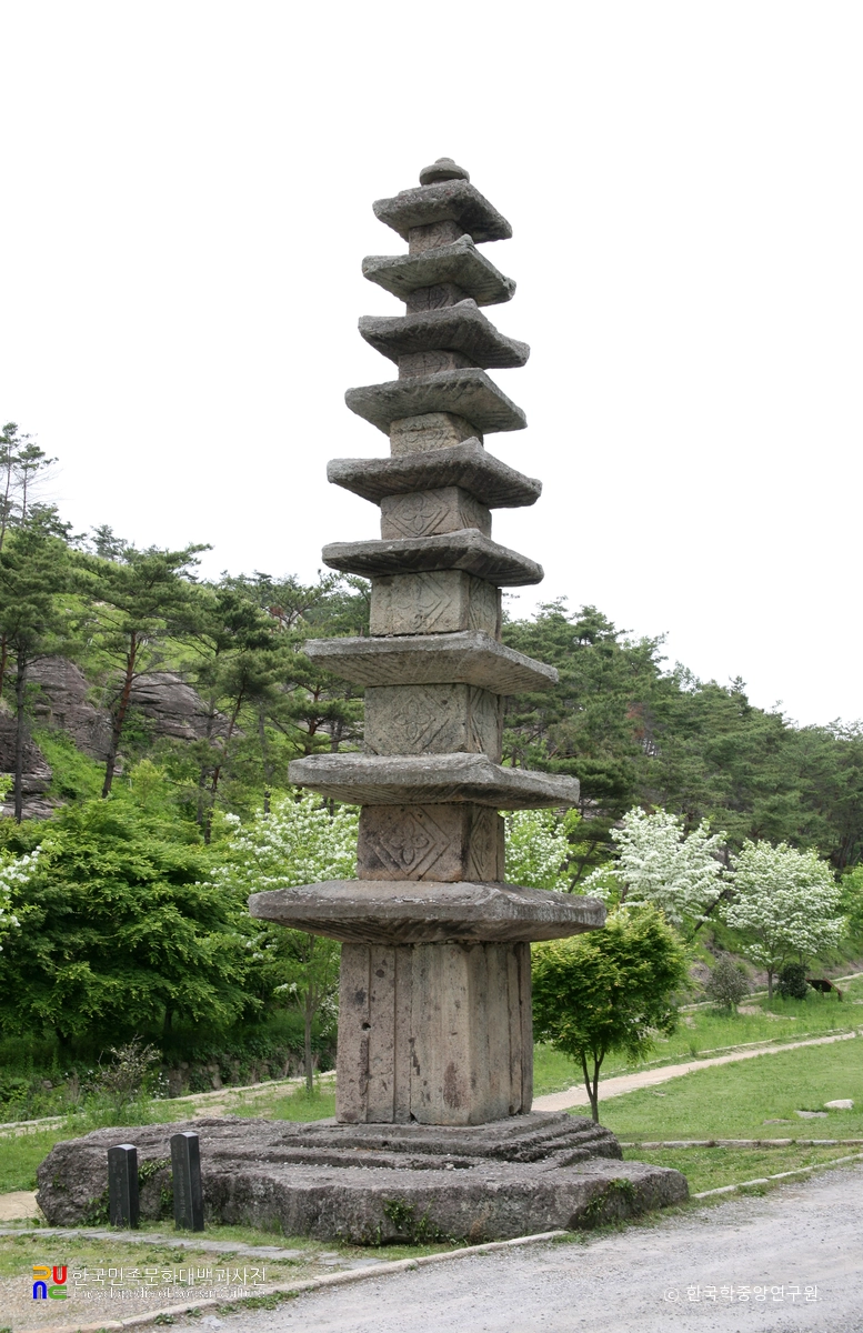 화순 운주사 구층석탑