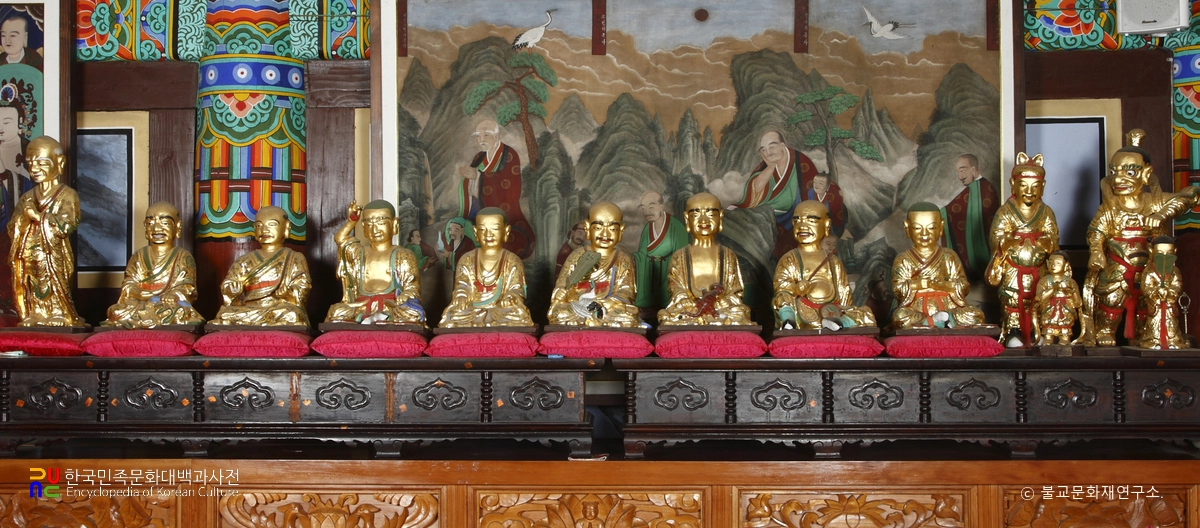 의정부 망월사 영산전 목조불삼존상 십육나한상(우)