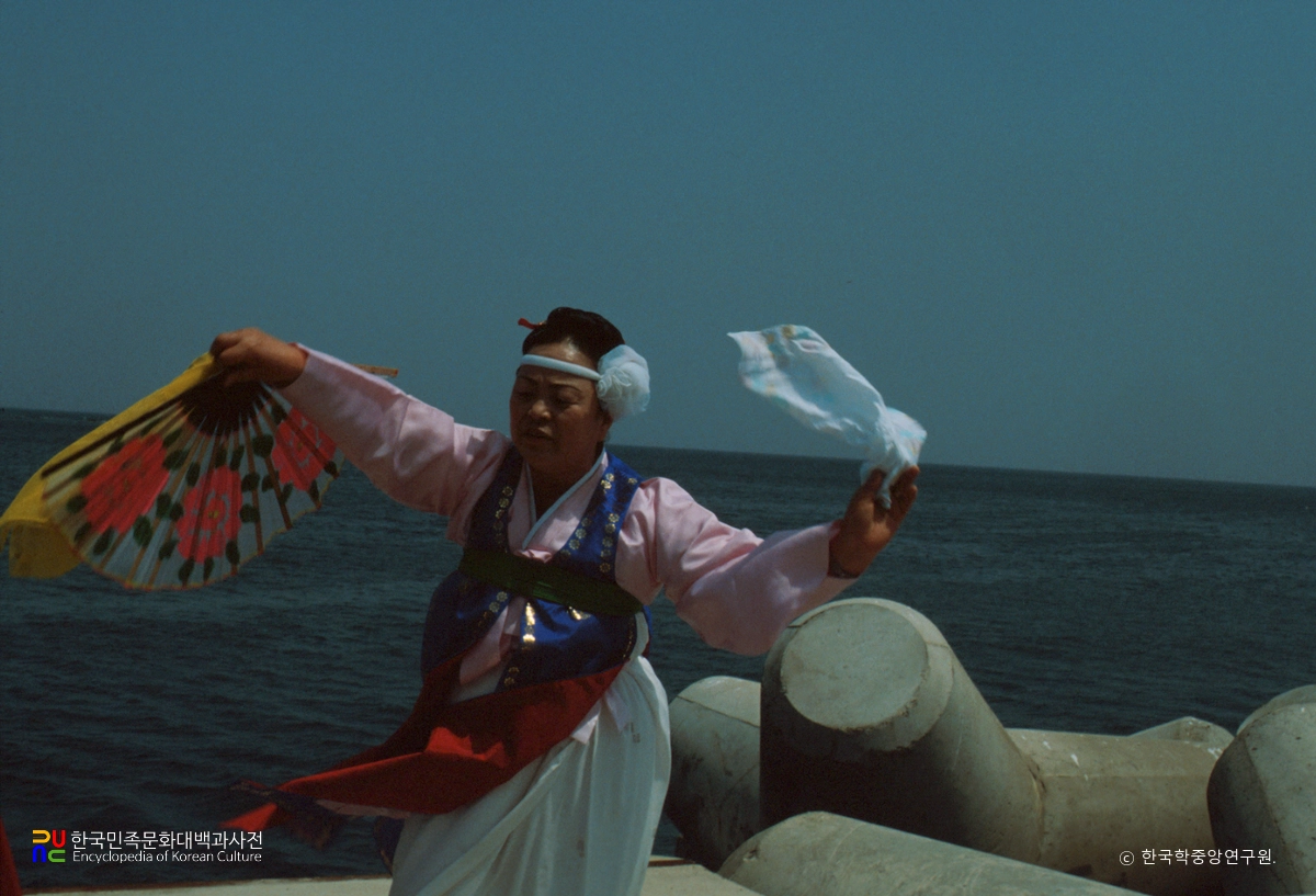 동해안 별신굿 / 용왕맞이 무구
