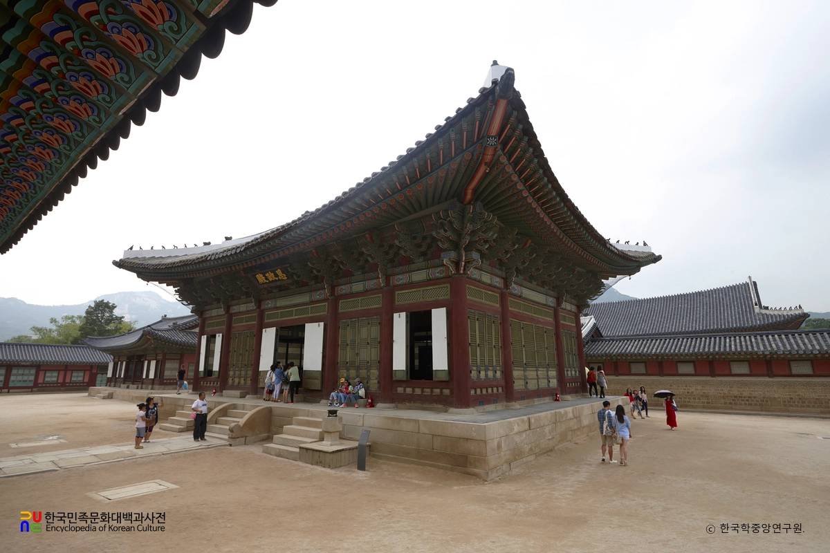 서울 경복궁 사정전 정측면