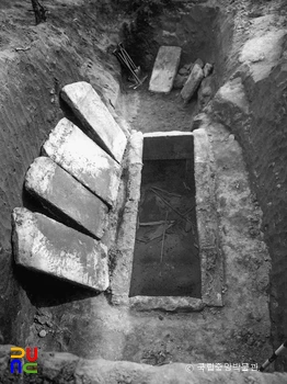 부여 능산리 3호분 석실 내부