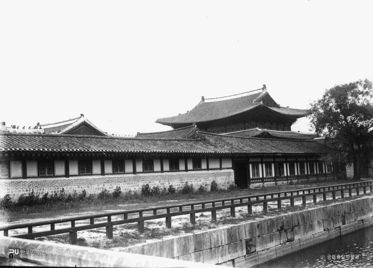 서울 경복궁 근정전 좌측 행각 외부