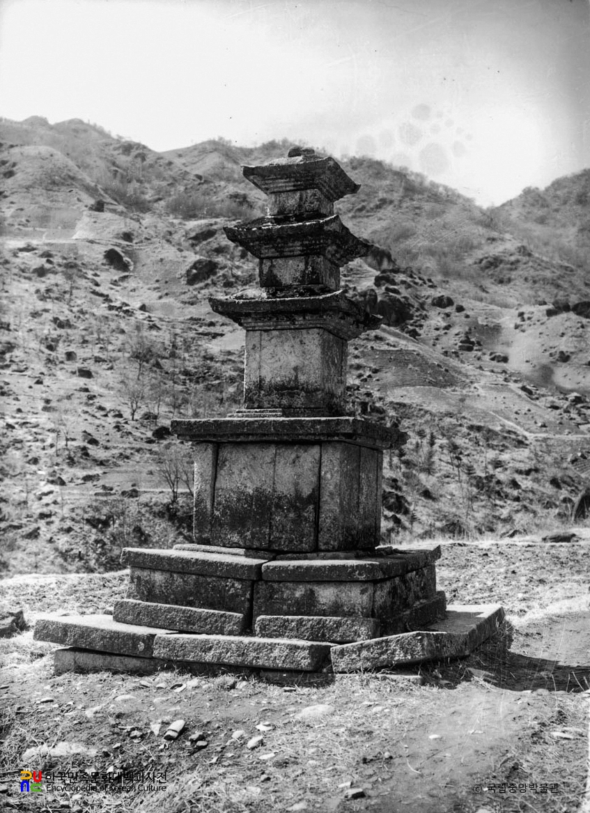 구례 연곡사 삼층석탑 정측면