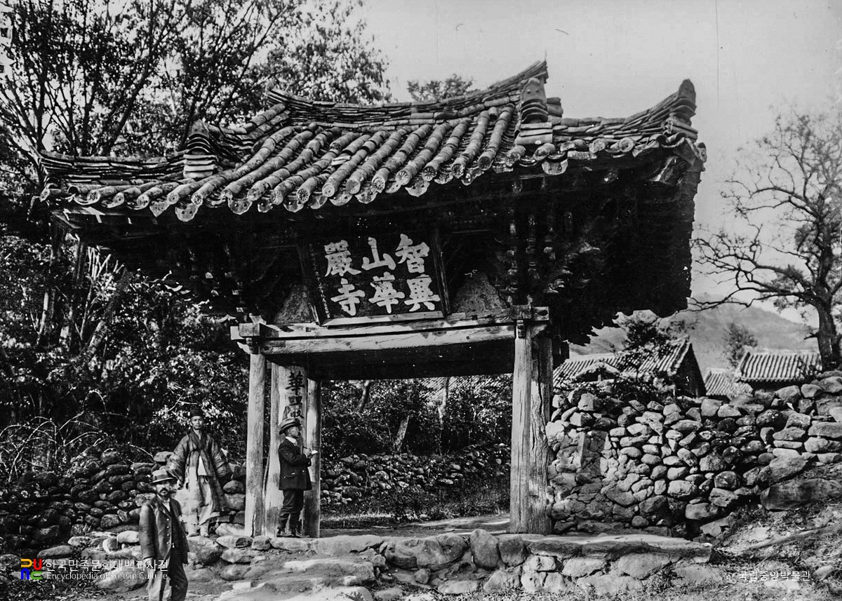 구례 화엄사 중 일주문 정측면