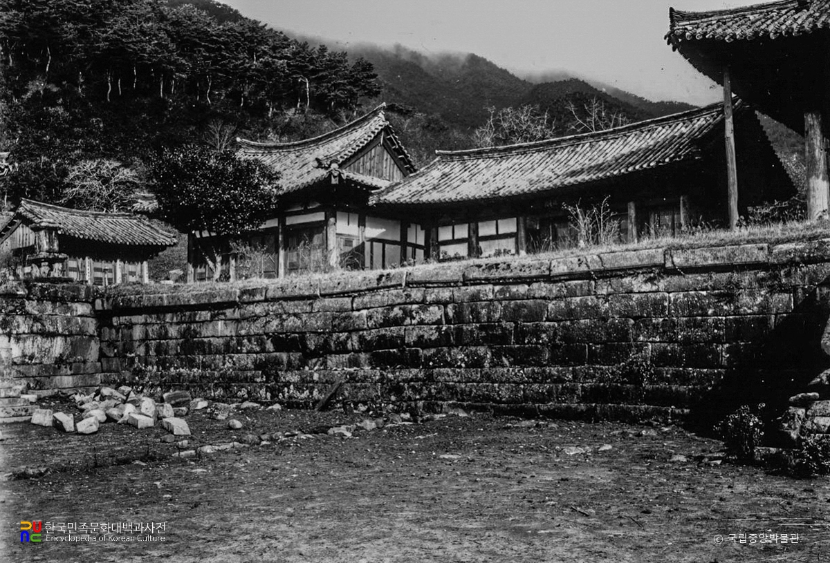 구례 화엄사 중 응향각과 원통전 일원
