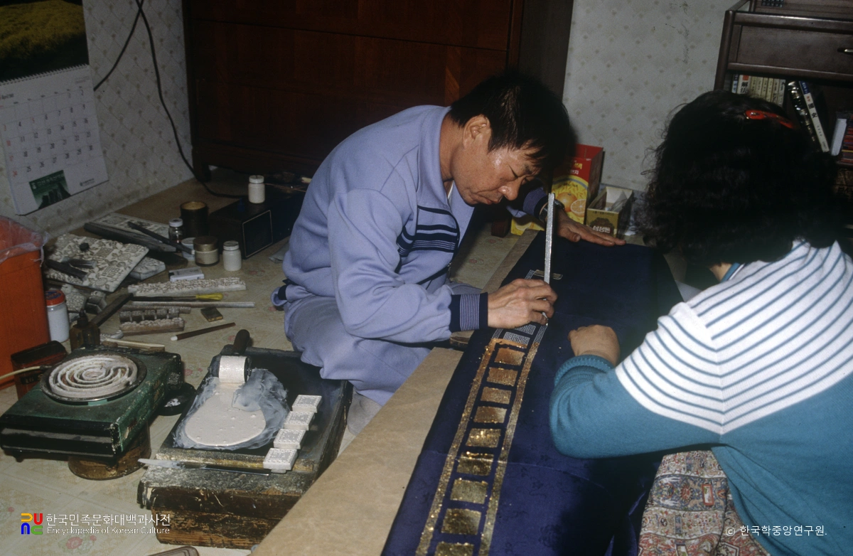 금박 찍기 / 옷감에 찍음