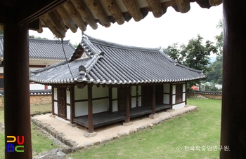 함안 함안향교 중 동재 좌측면