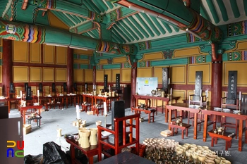 양산향교 대성전 내부