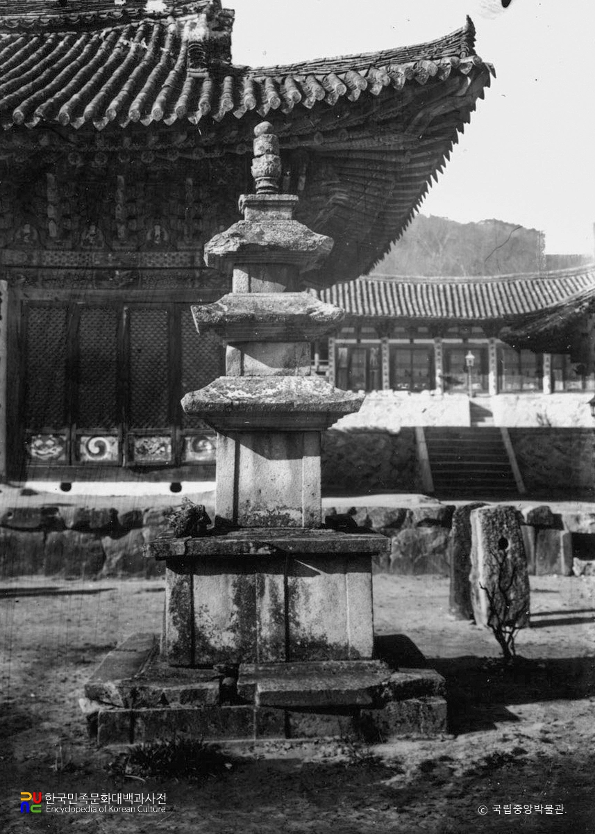 순천 선암사 동 삼층석탑 정면