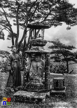 구례 화엄사 사사자 삼층석탑 앞 석등 정면