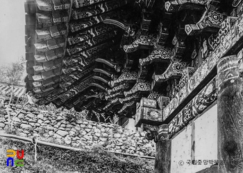 하동 쌍계사 팔상전 측면 처마