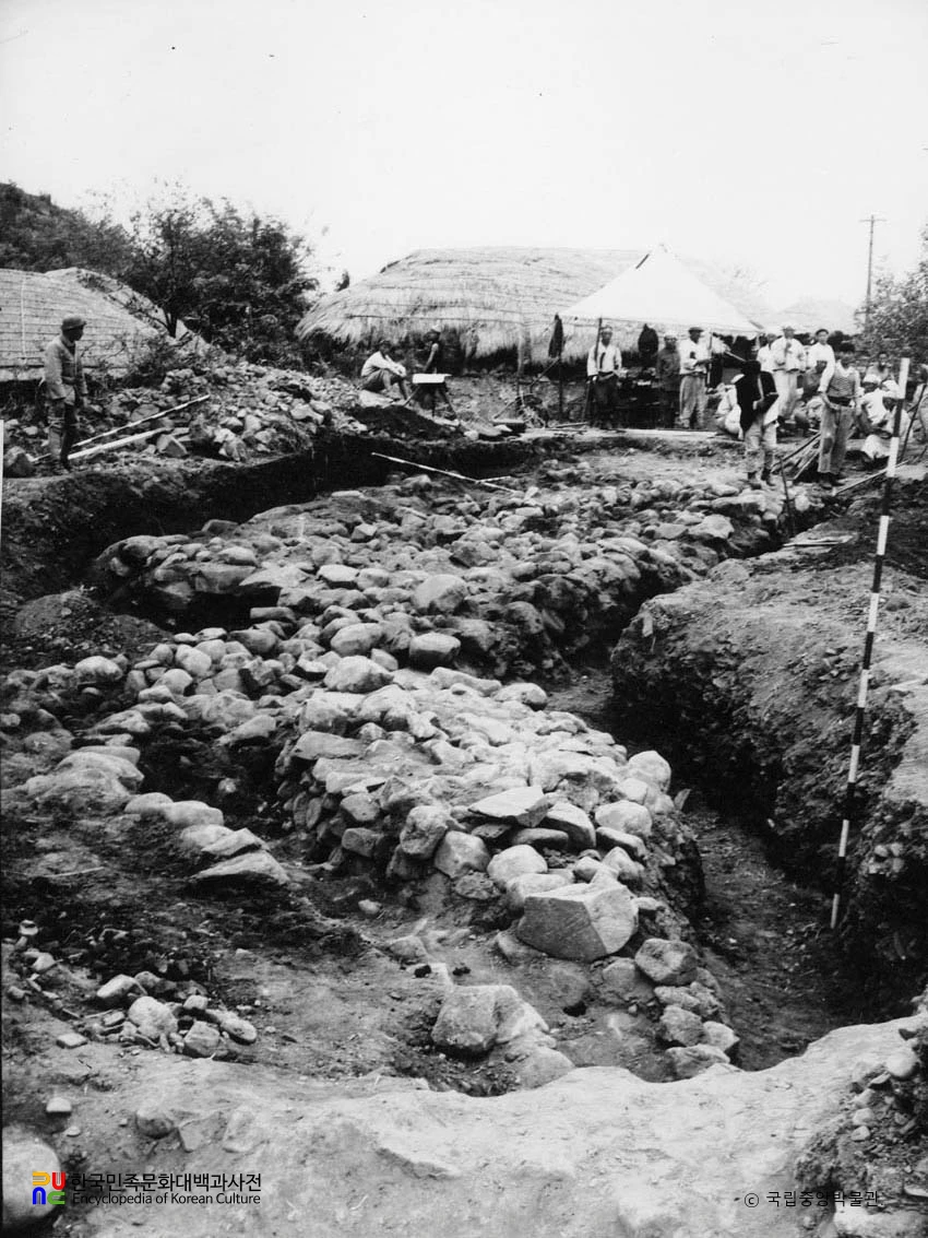 경주 대릉원 일원 중 호우총 발굴 모습