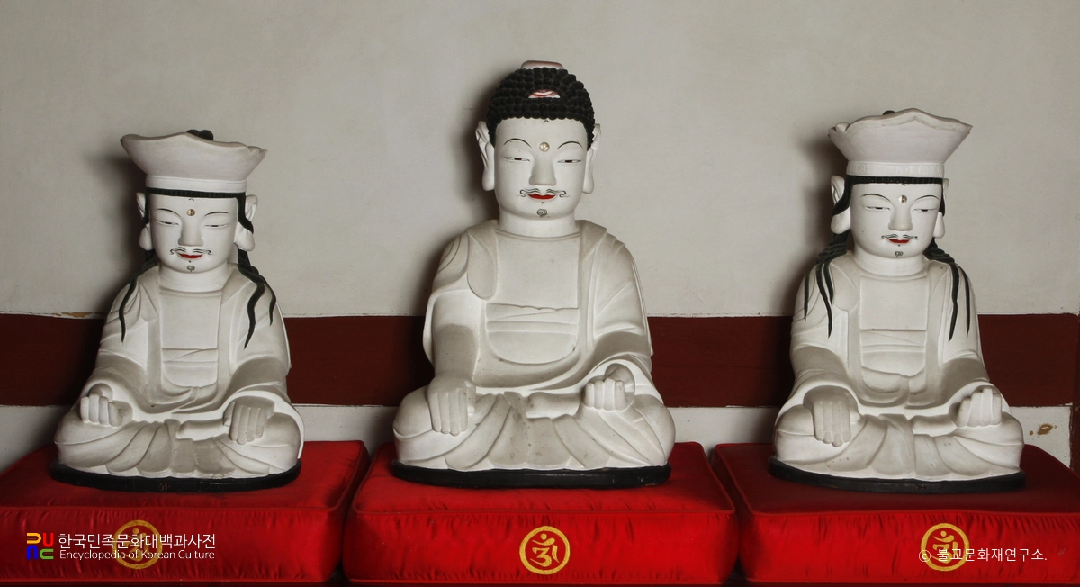 남해 화방사 석조석가삼존좌상