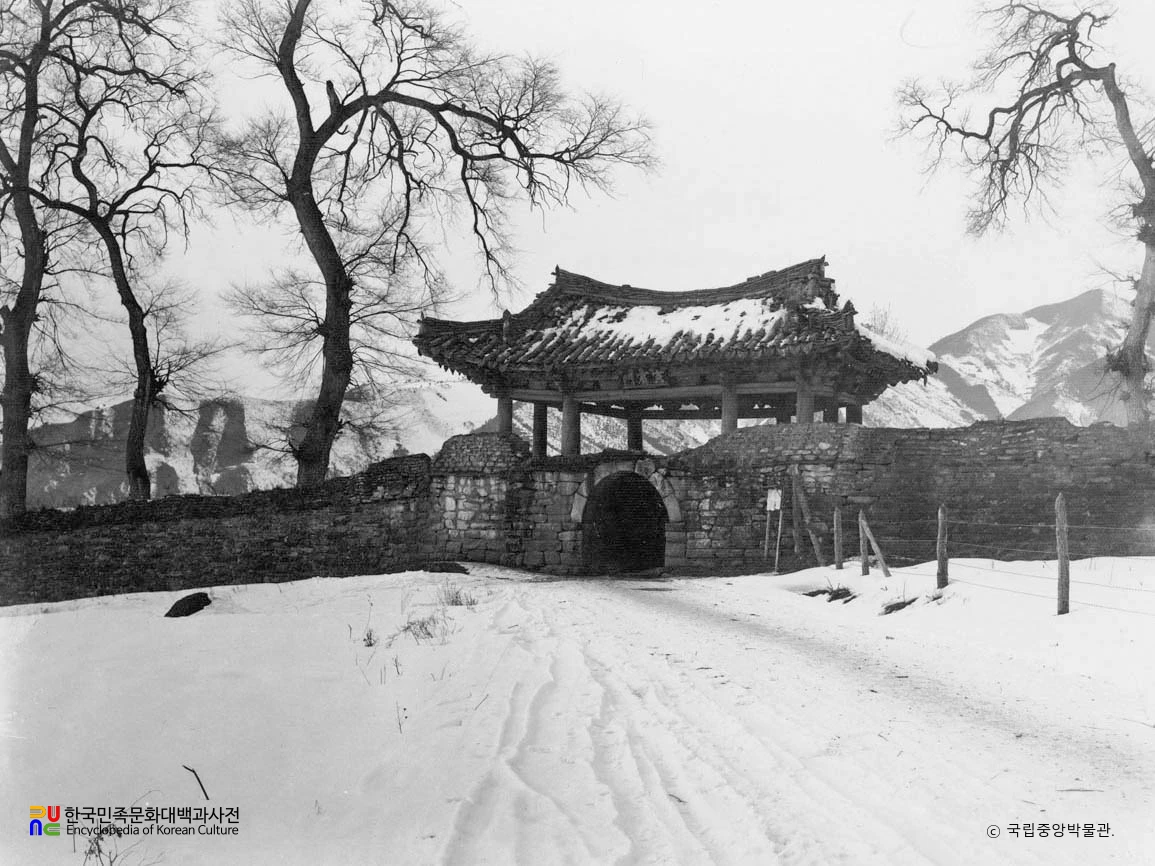 강계 인빈문 전경