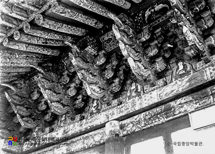 순천 선암사 대웅전 처마