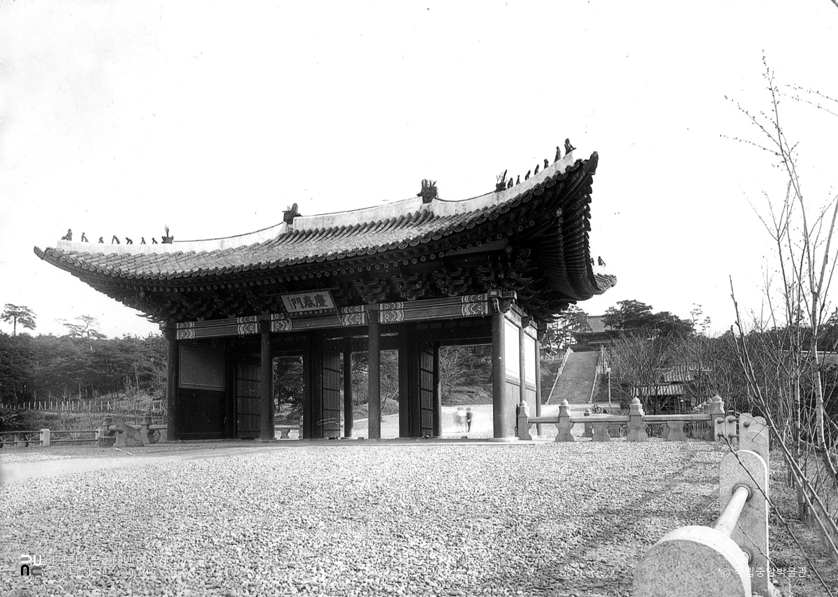 서울 경희궁 흥화문 정측면