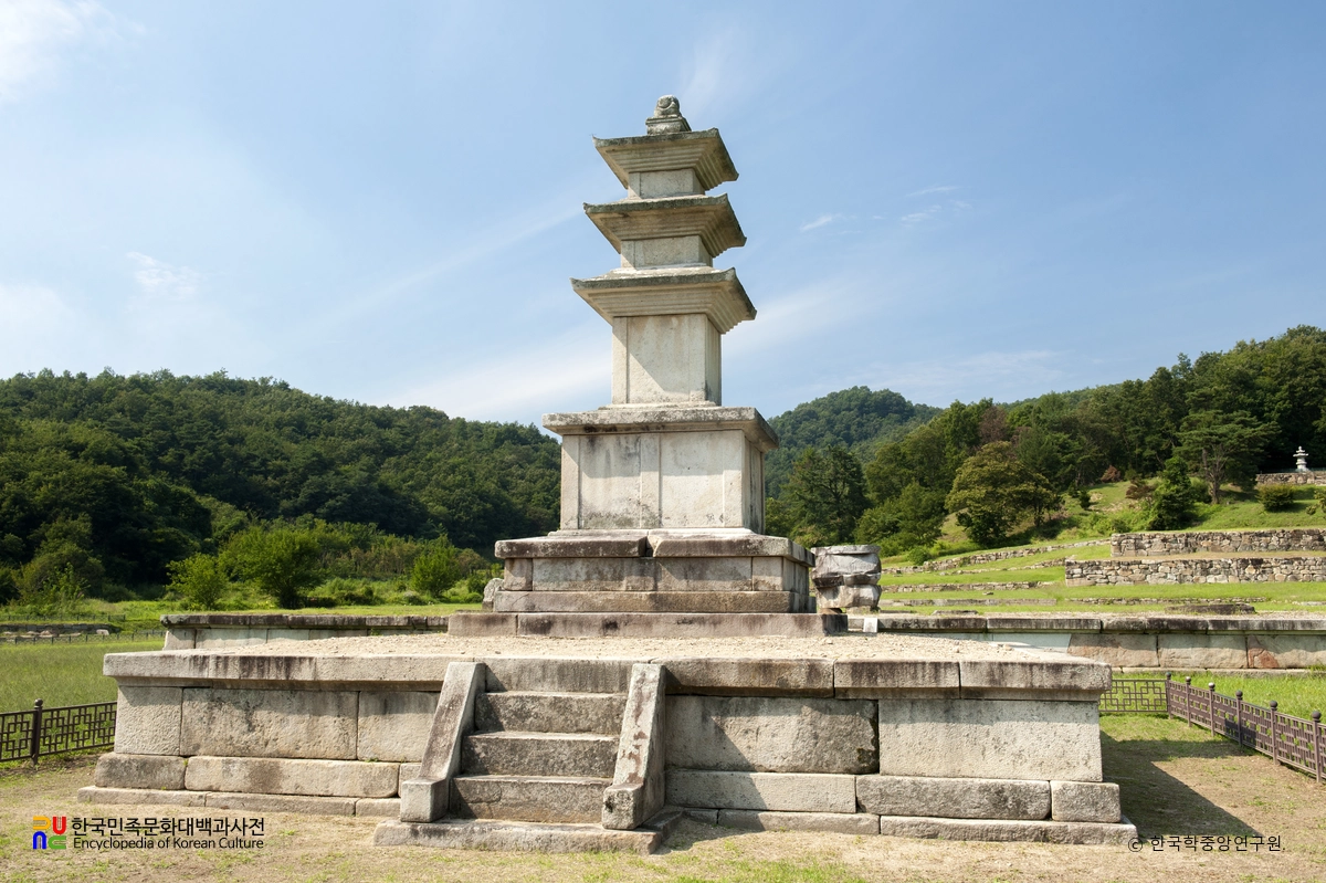 원주 거돈사지 삼층석탑 전경