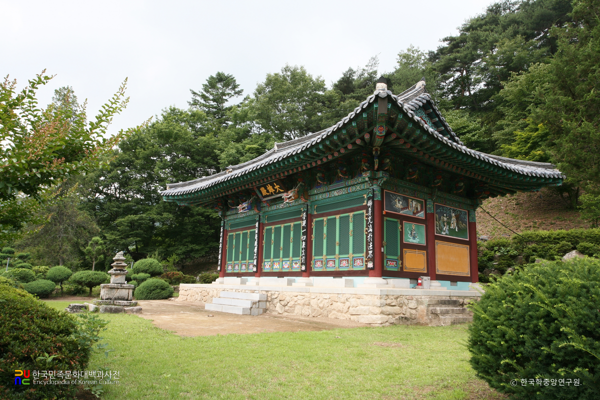 김천 봉곡사 대웅전 정측면