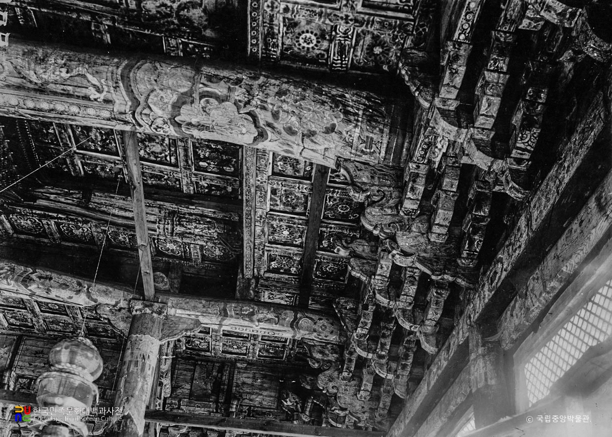 구례 화엄사 대웅전 내부 천장