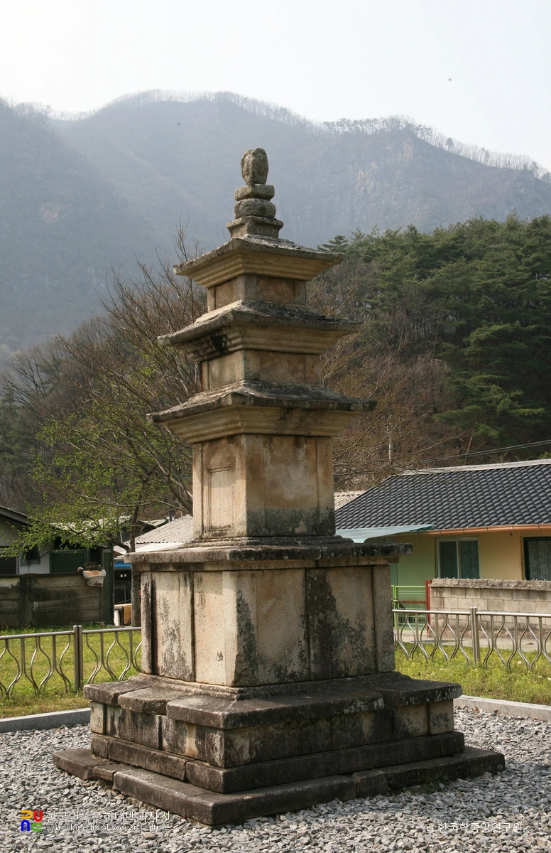 단양 향산리 삼층석탑