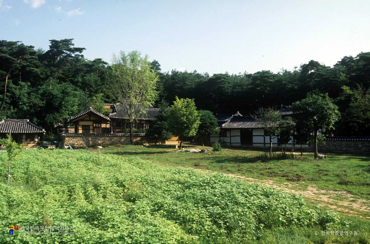 산청 도천서원 신안사재 전경