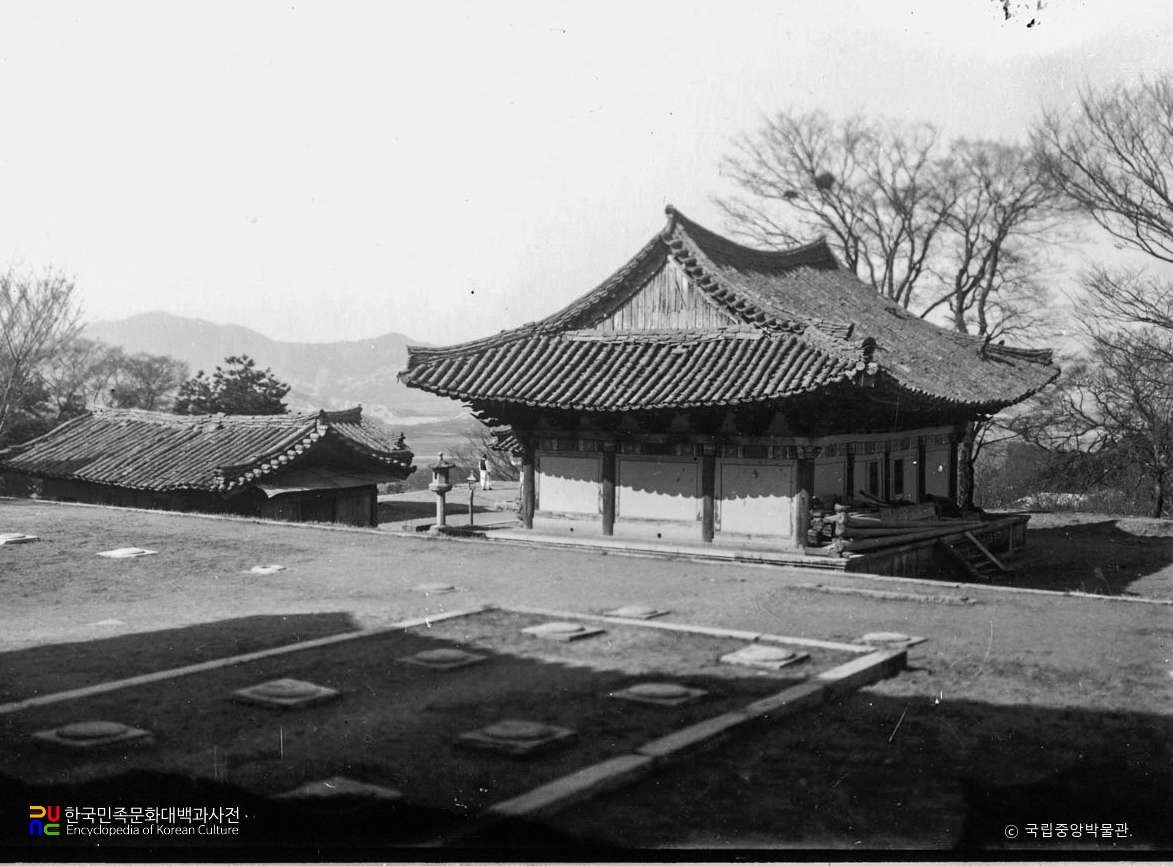 경주 불국사 중 극락전 좌측면 일대