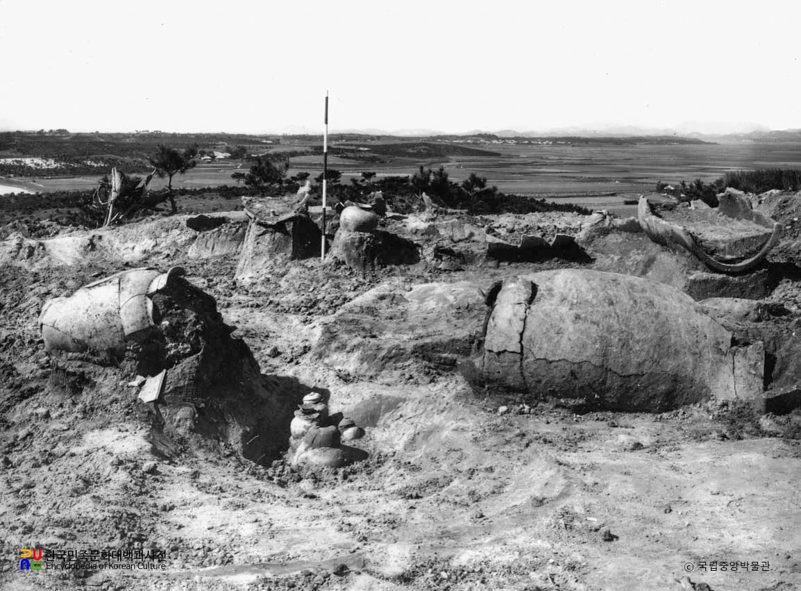 나주 반남 고분군 중 대안리 9호분 신관 및 임관과 경관