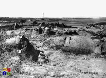 나주 반남 고분군 중 대안리 9호분 신관 및 임관과 경관