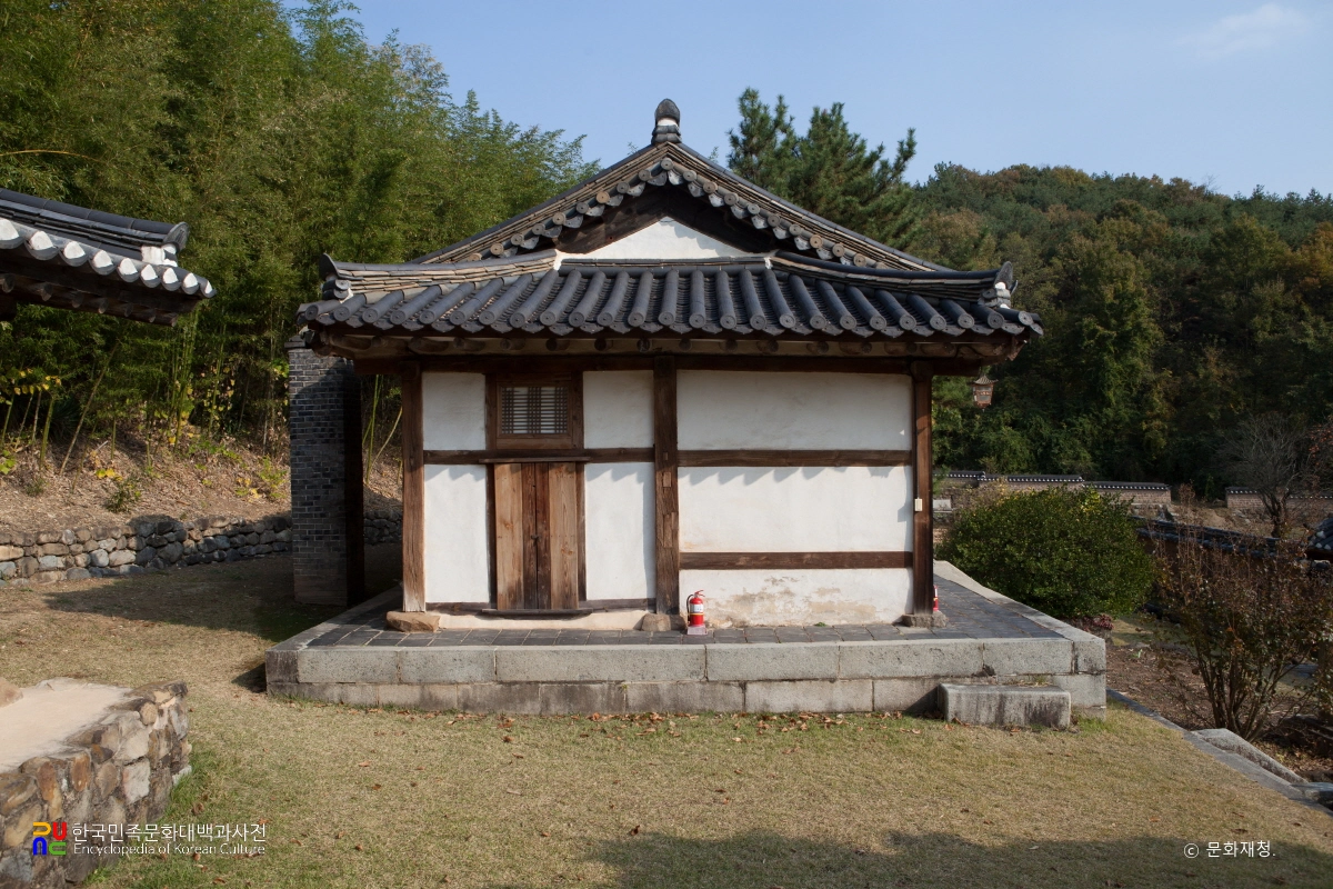 달성 태고정의 우측면
