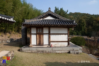 달성 태고정의 우측면