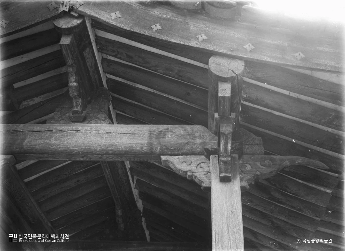 창경궁 명정전 후복도 내부 가구