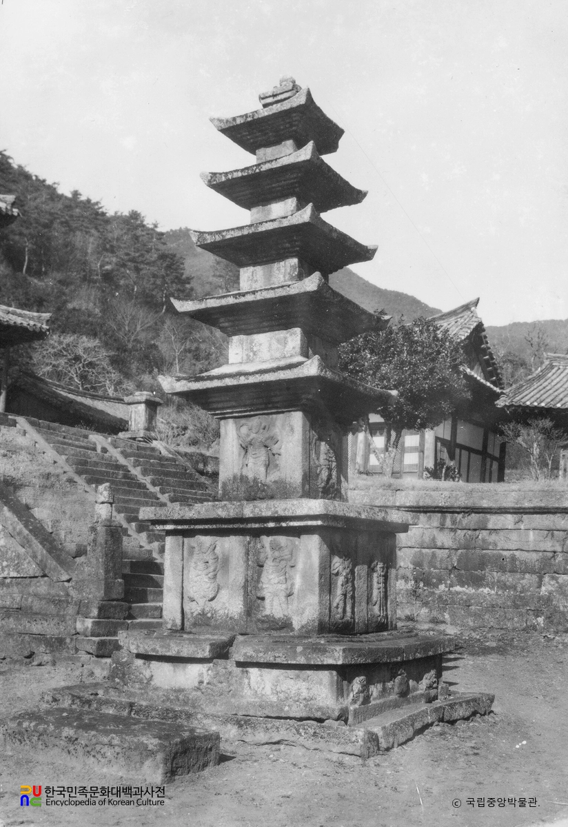 구례 화엄사 서 오층석탑 정측면