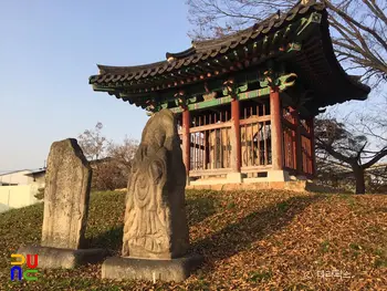 청주 비중리 석조여래삼존상 및 석조여래입상