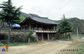 상주 옥동서원 회보문 전경