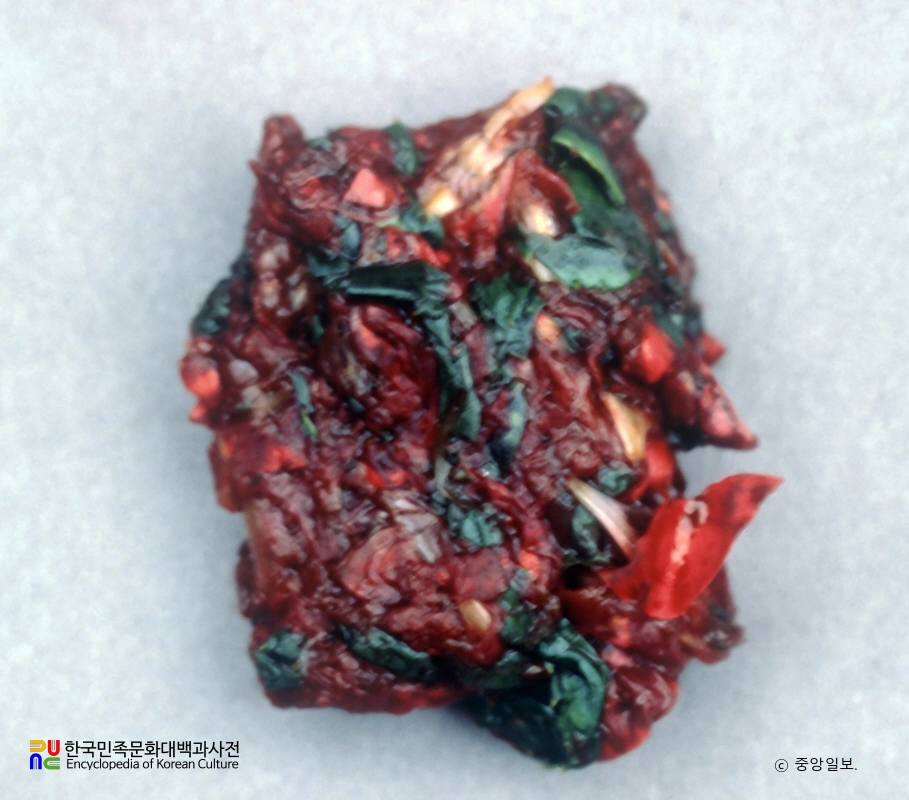 봉숭아 물들이기 / 재료 으깨기