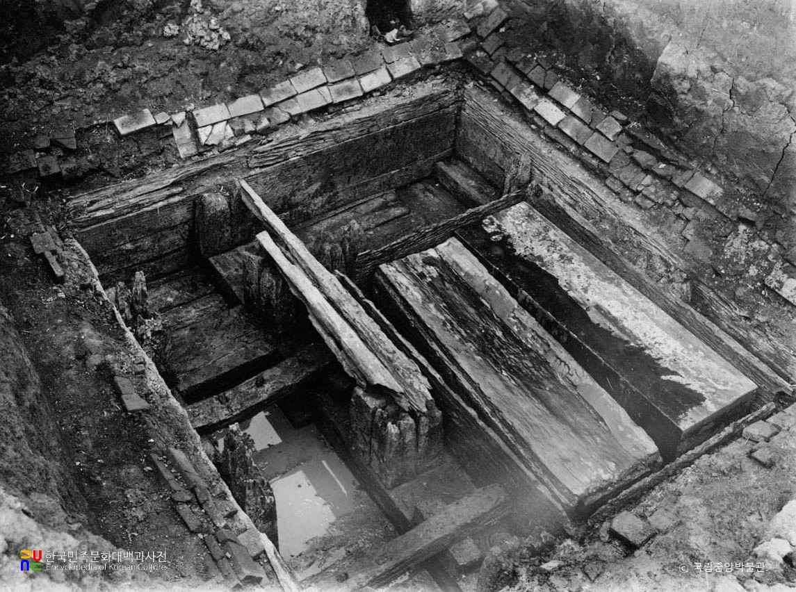 평안남도 대동군 정백리 127호분 목곽 내부