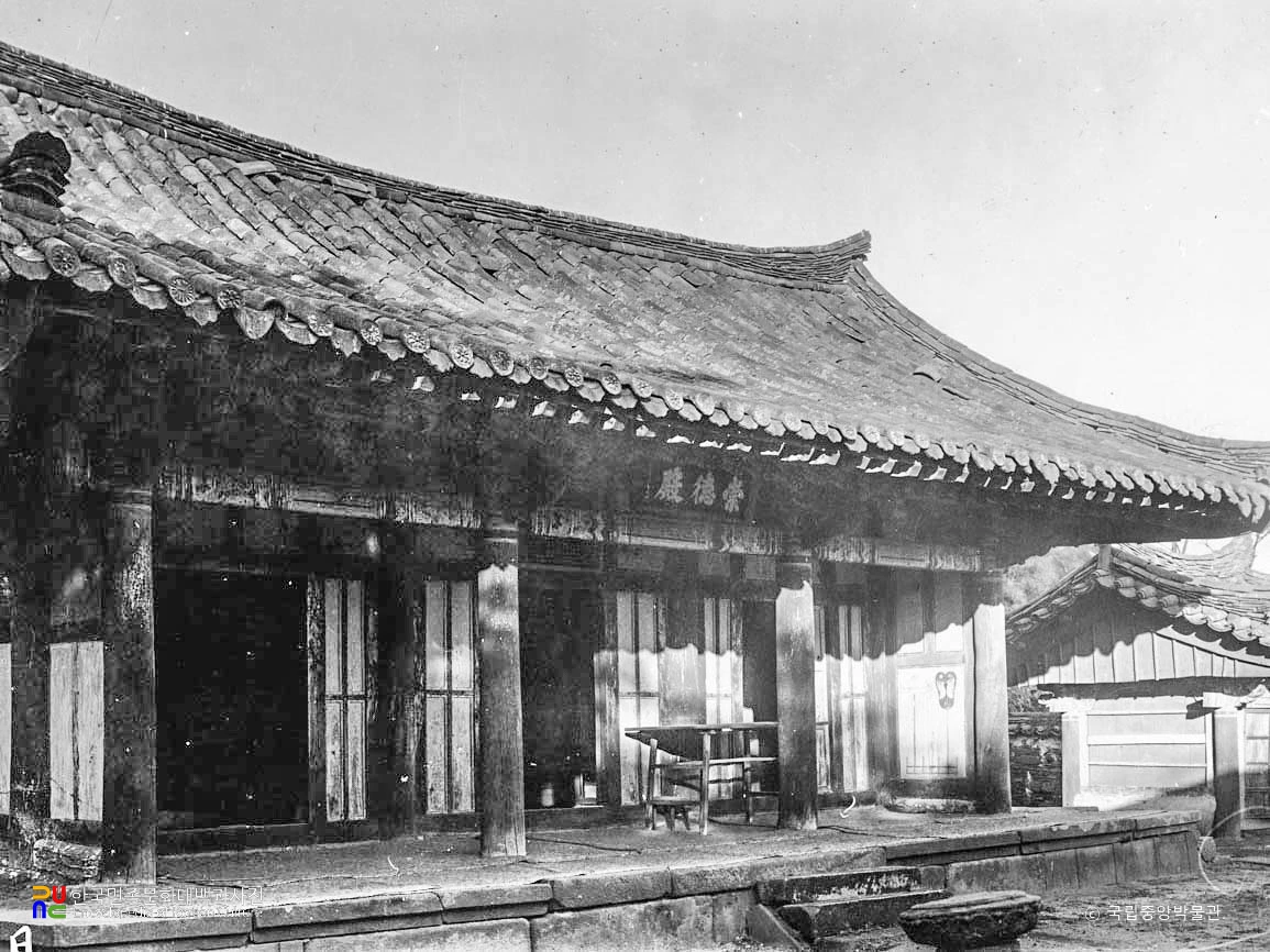 경주 숭덕전 정측면