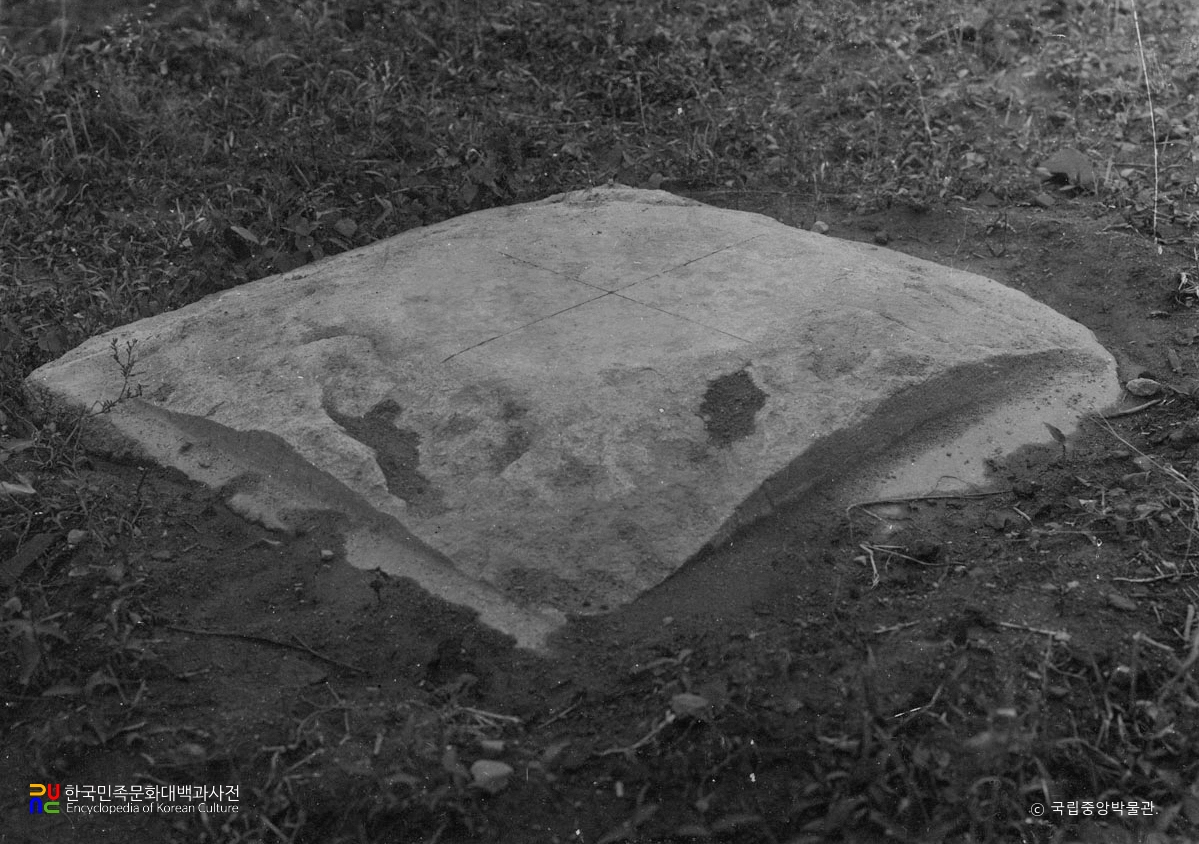 경주 황룡사지 중 초석