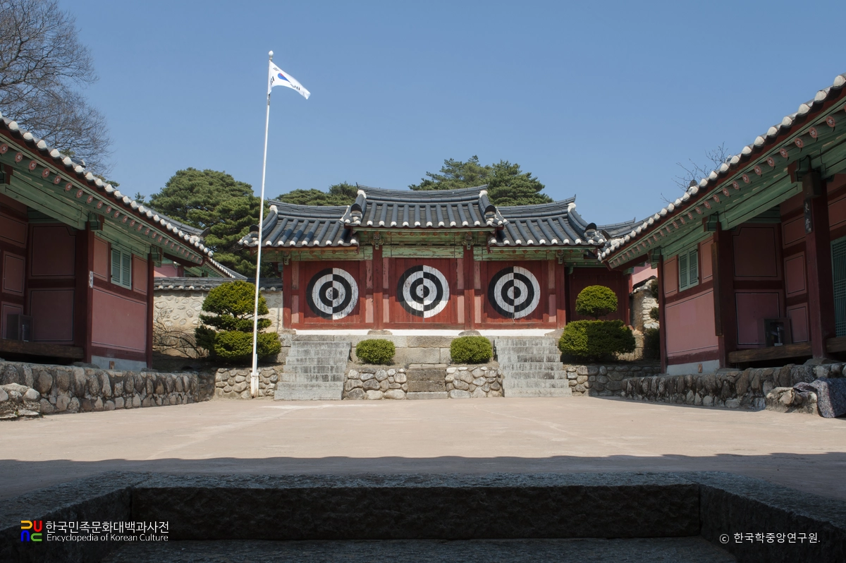 양양향교 내삼문 정면