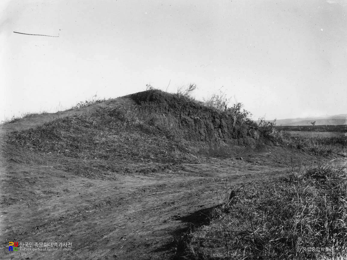 중국 길림 두도구 서고성자 토성지 북벽