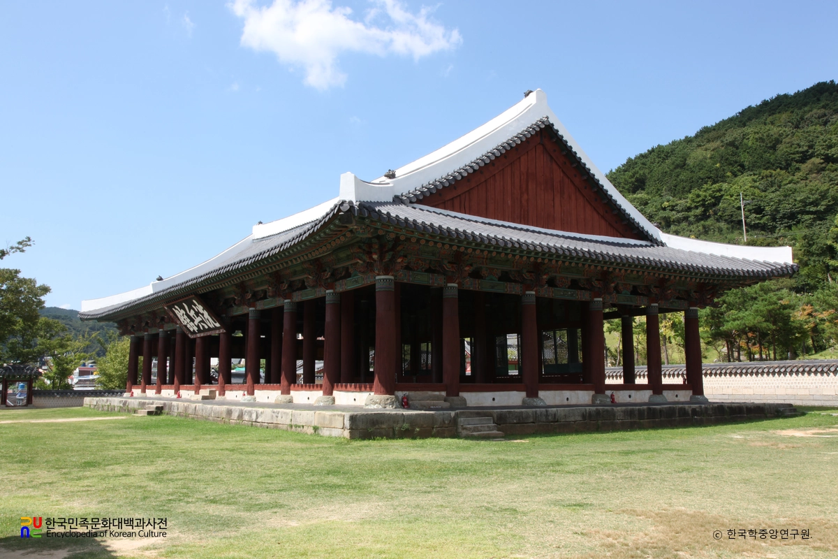 통영 세병관 우측면