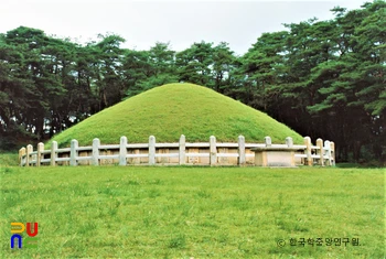 경주 신라 원성왕릉 정측면