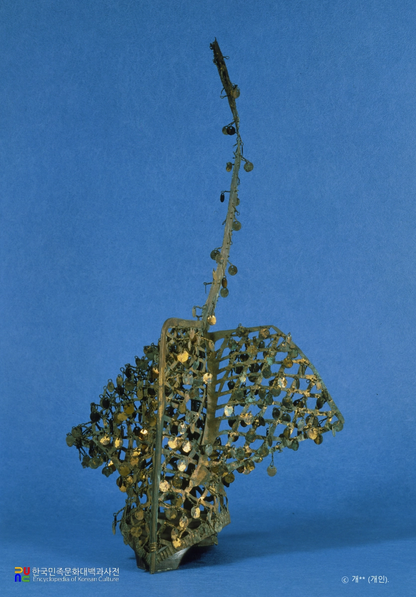 금동 투조 관모