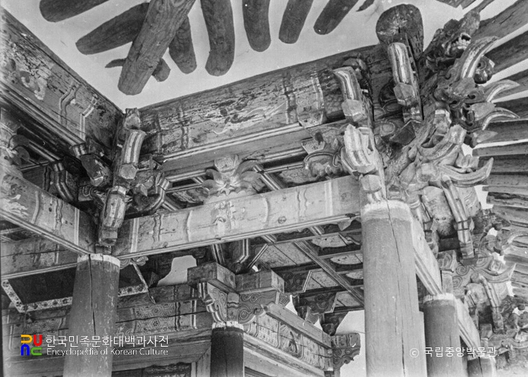 순천 선암사 원통전 내부 가구