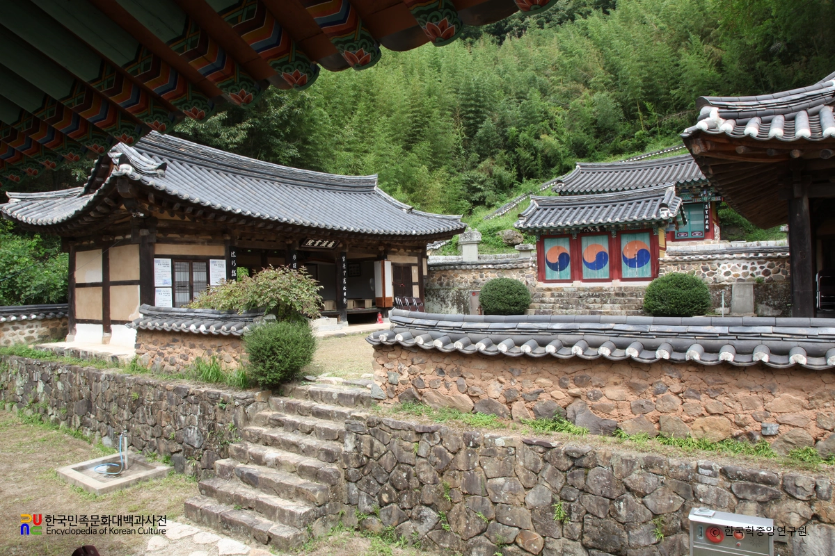 사천 구계서원 내부 전경