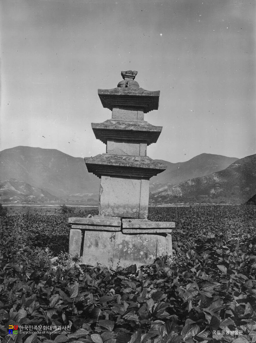 청도 장연사지 동삼층석탑