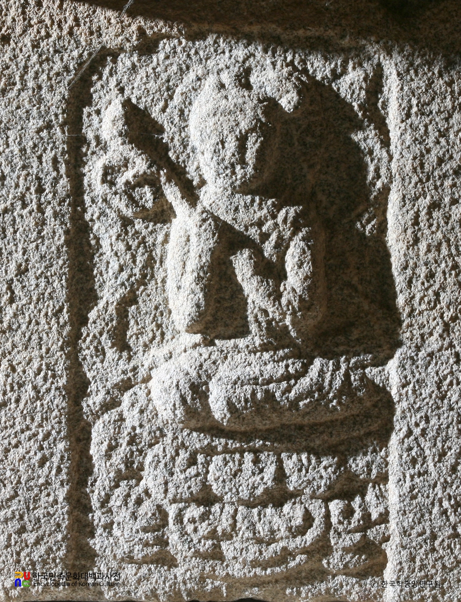 영주 북지리 석조여래좌상 중 동쪽 불상 팔부중상