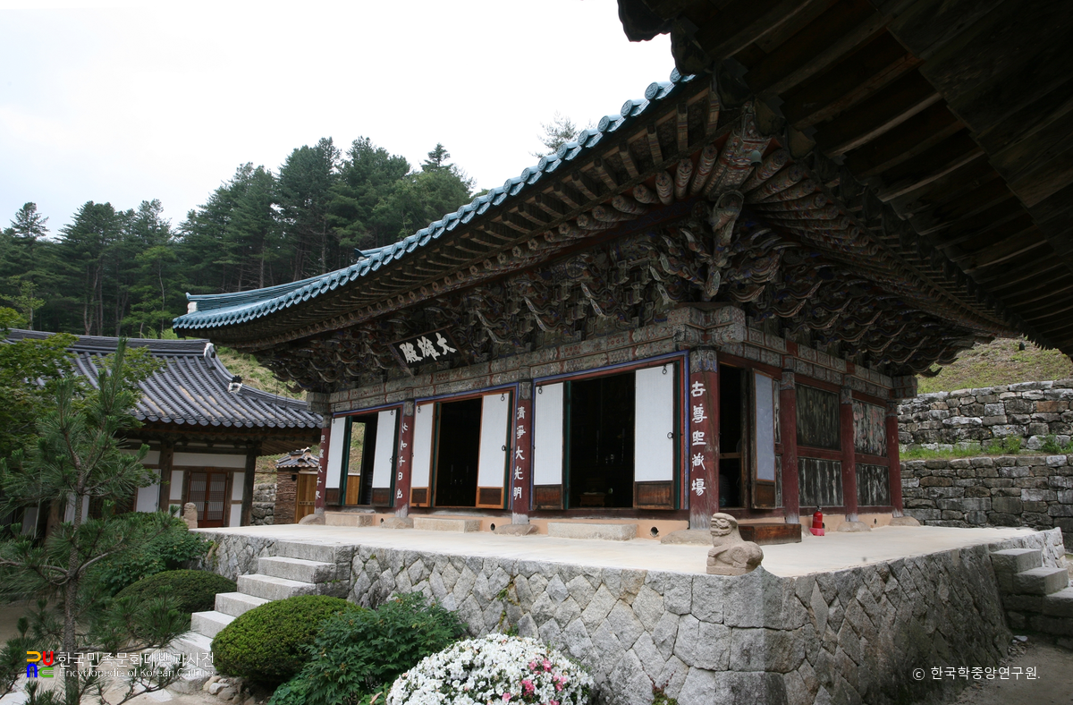 김천 청암사 대웅전 정측면