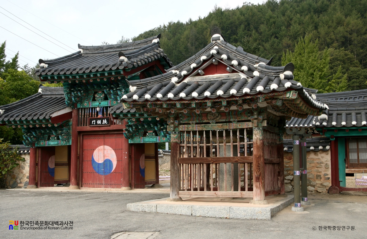 장수 정충복 비 비각 정측면